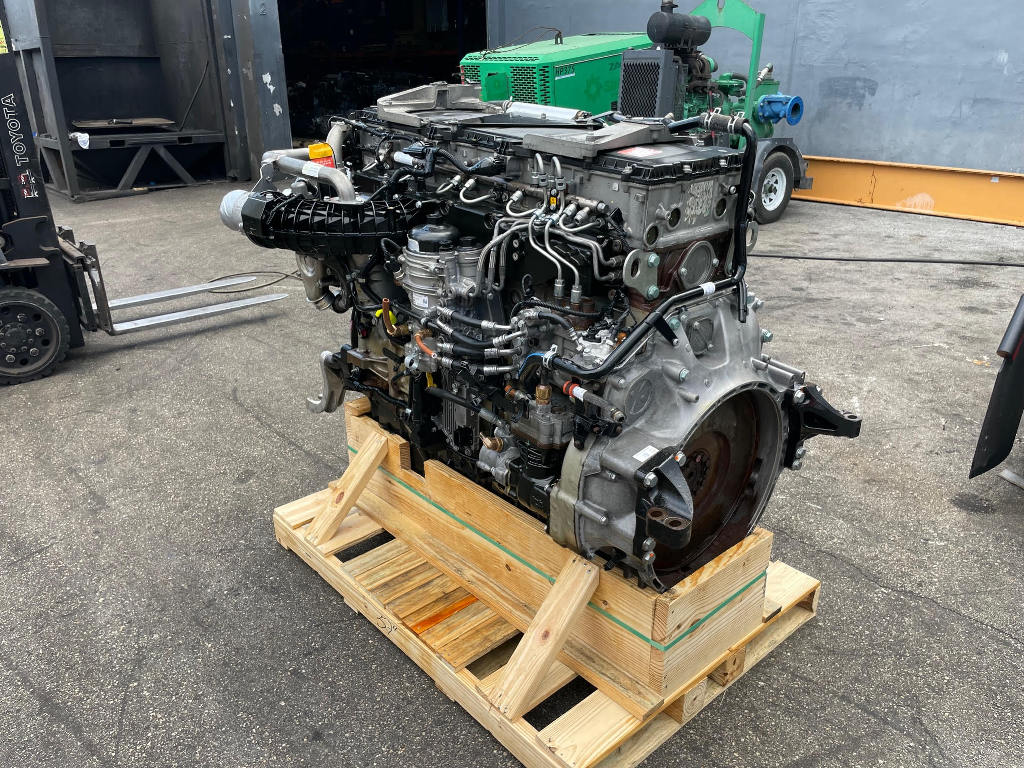 2014 DETROIT DD15 ENGINE 2