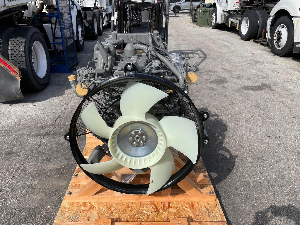 NEW 2015 ISUZU 4HK1X ENGINE 2