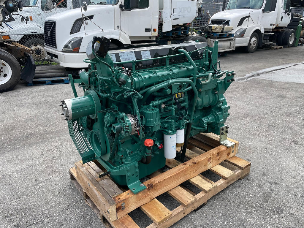 NEW 2011 VOLVO D13 TAD1365VE ENGINE 2