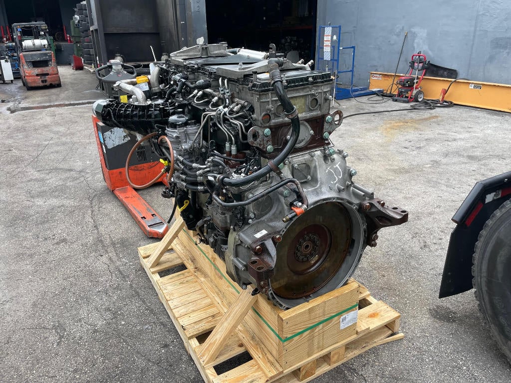 2018 DETROIT DD15 ENGINE 3