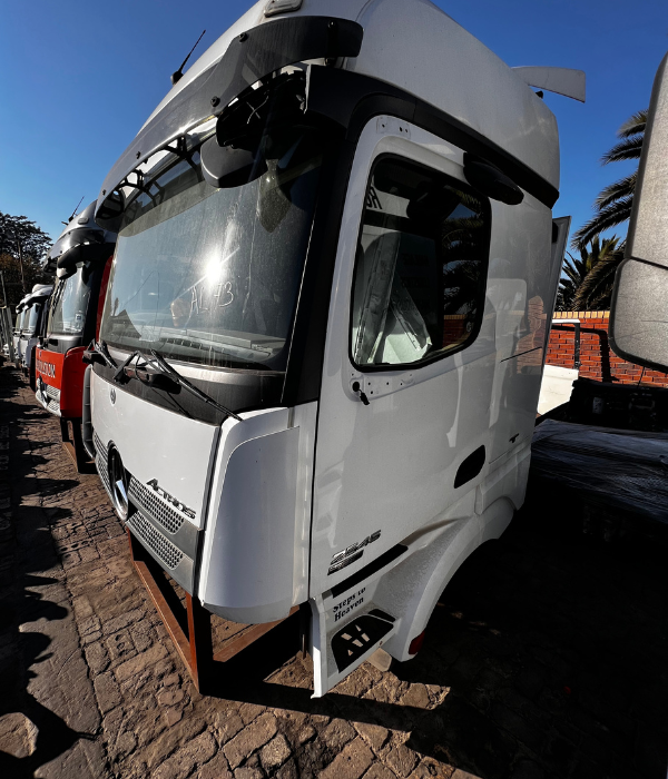 MERCEDES BENZ ACTROS PURE HIGH ROOF CAB 2