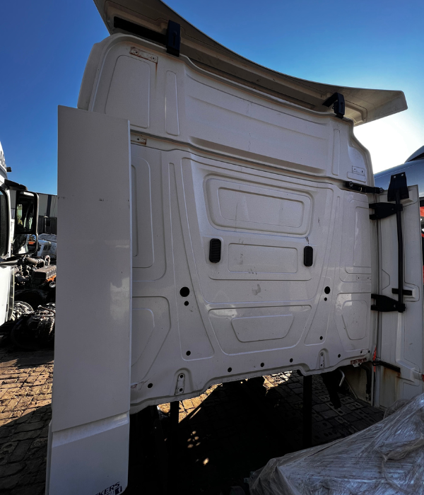 MERCEDES BENZ ACTROS PURE HIGH ROOF CAB 3