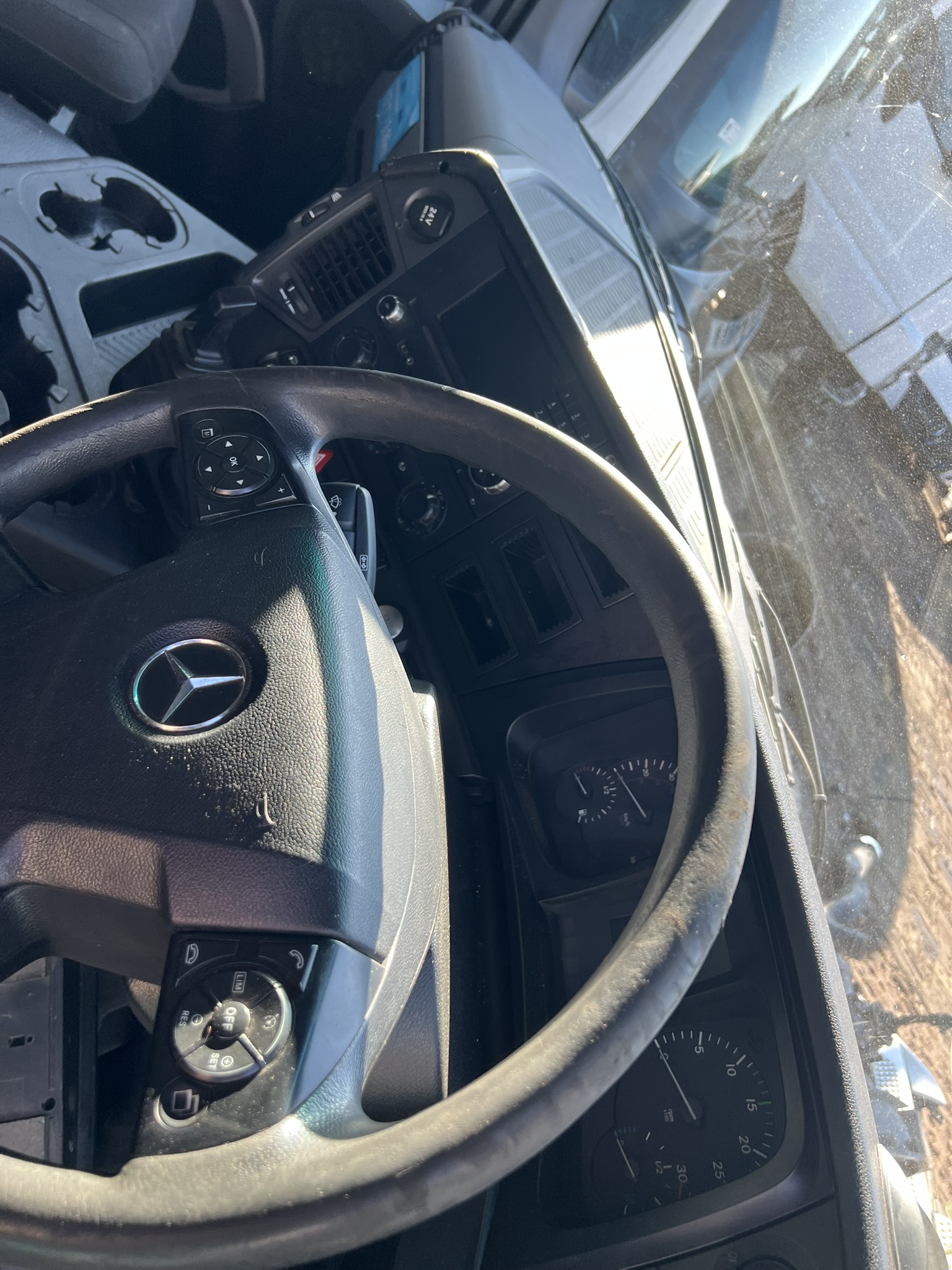 MERCEDES BENZ ANTOS DAY CAB 4