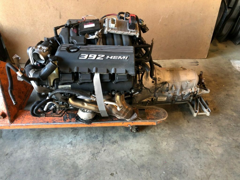 DODGE-CHALLENGER-SRT-392-HEMI-6.4L