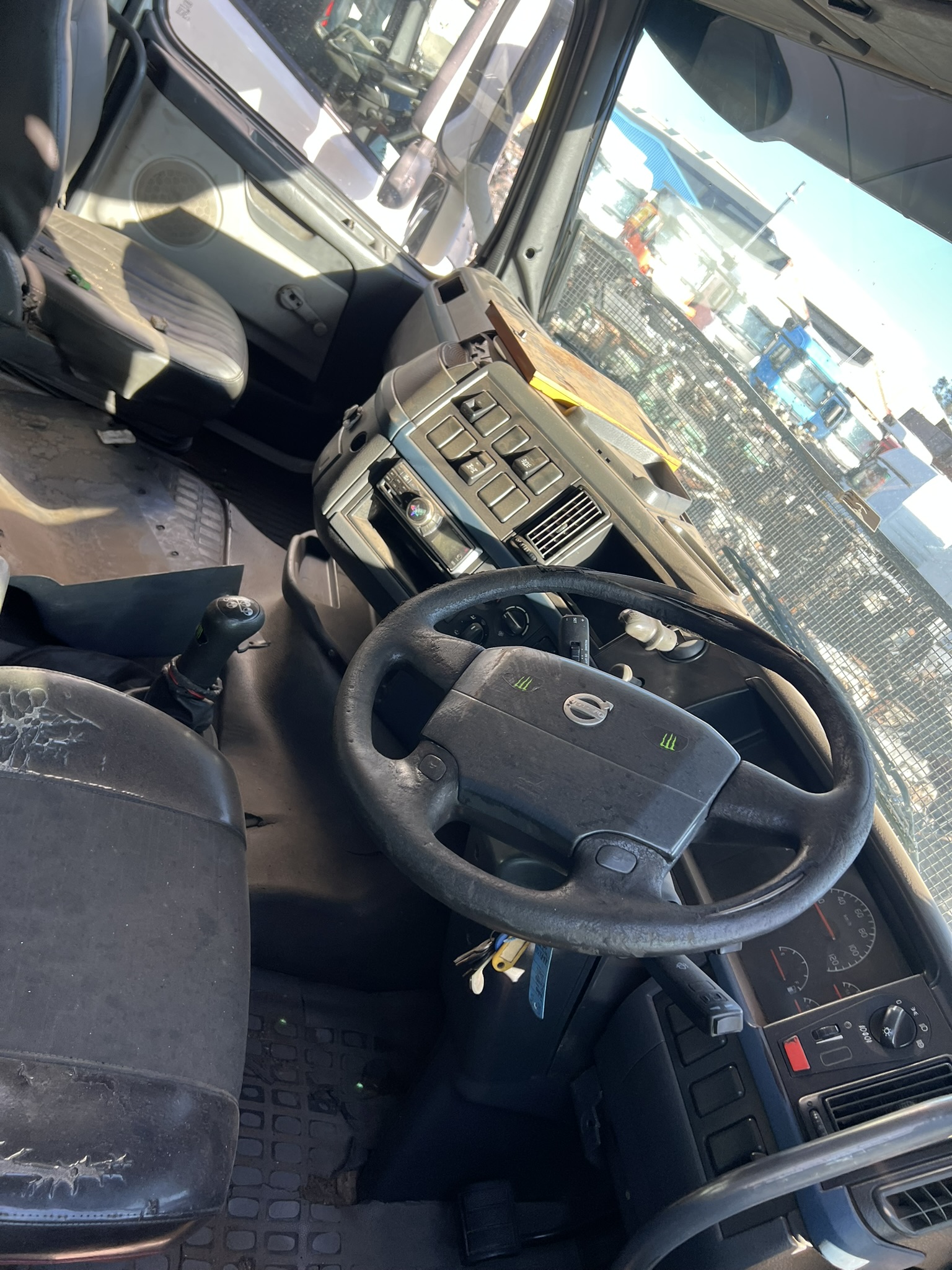 VOLVO FH V2 3 LOW ROOF CAB 3