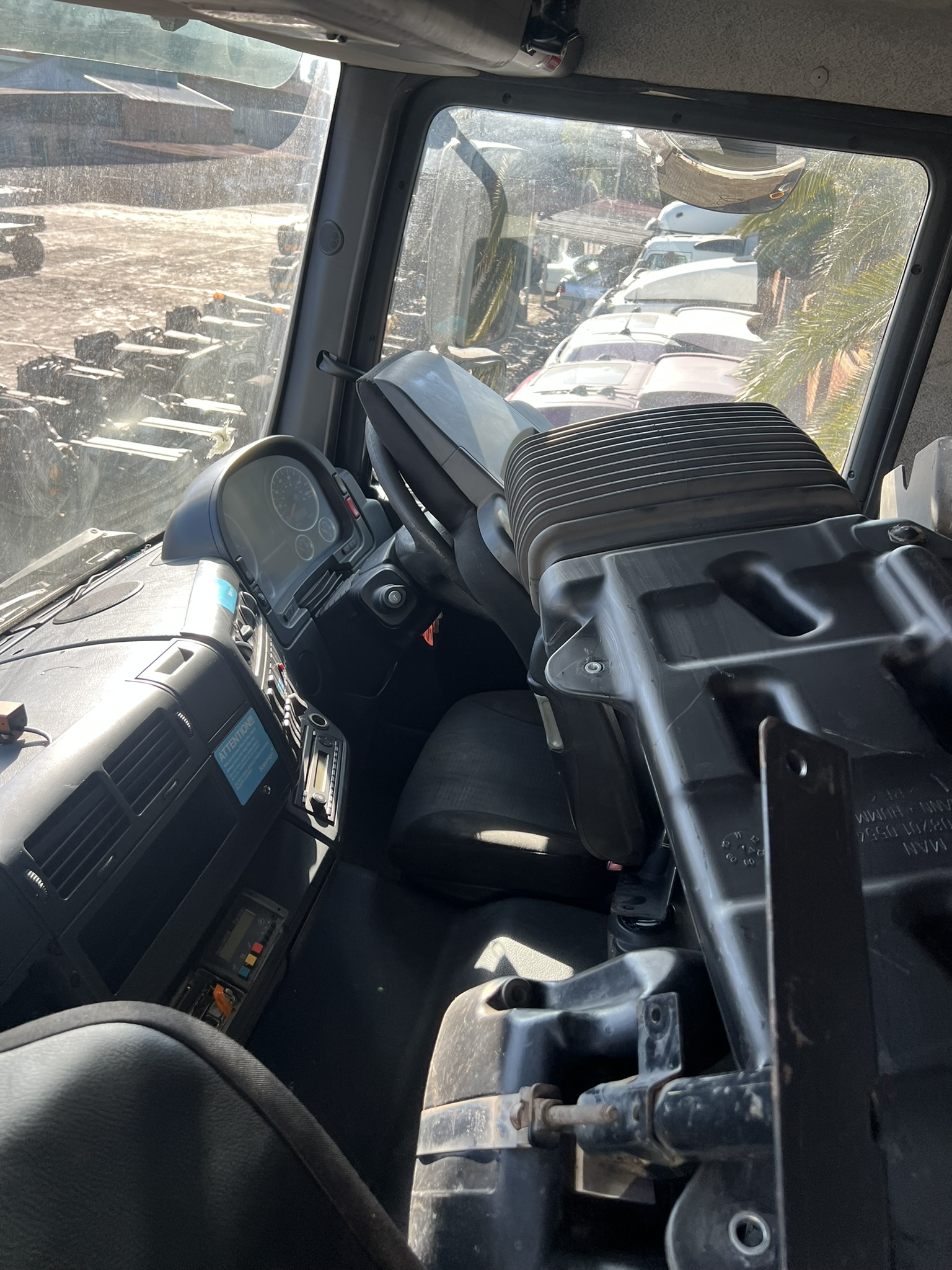 MAN TGM DAY CAB 4