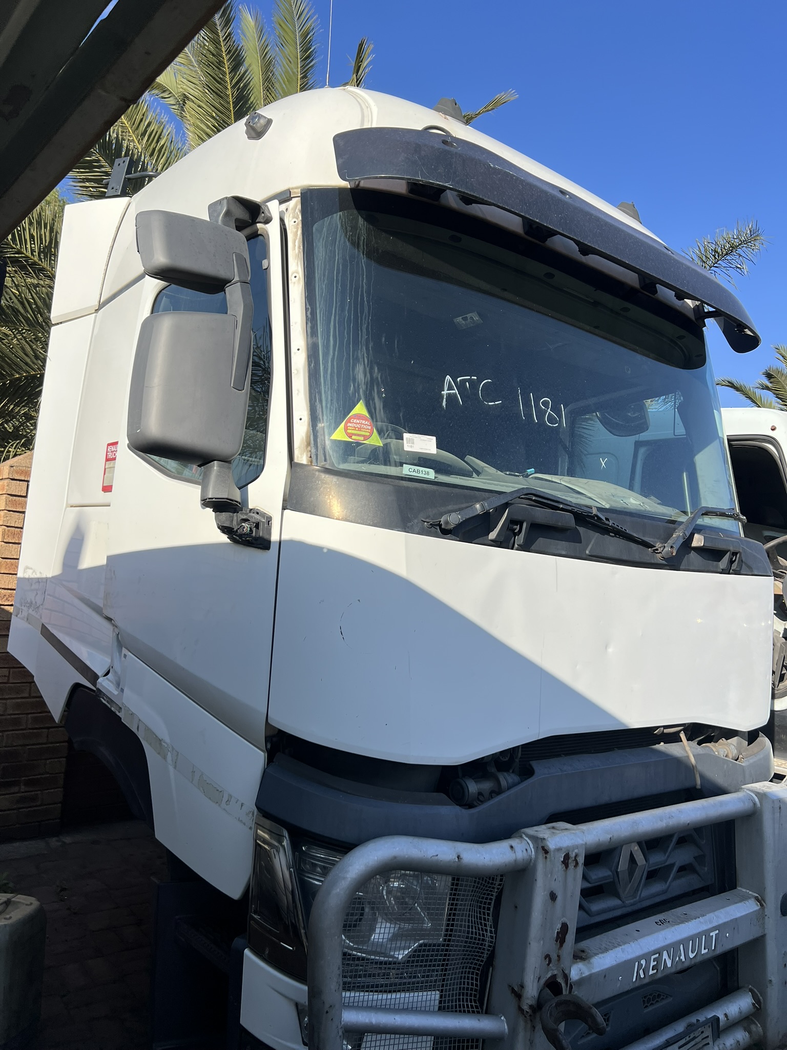 RENAULT NEW SHAPE CAB 2