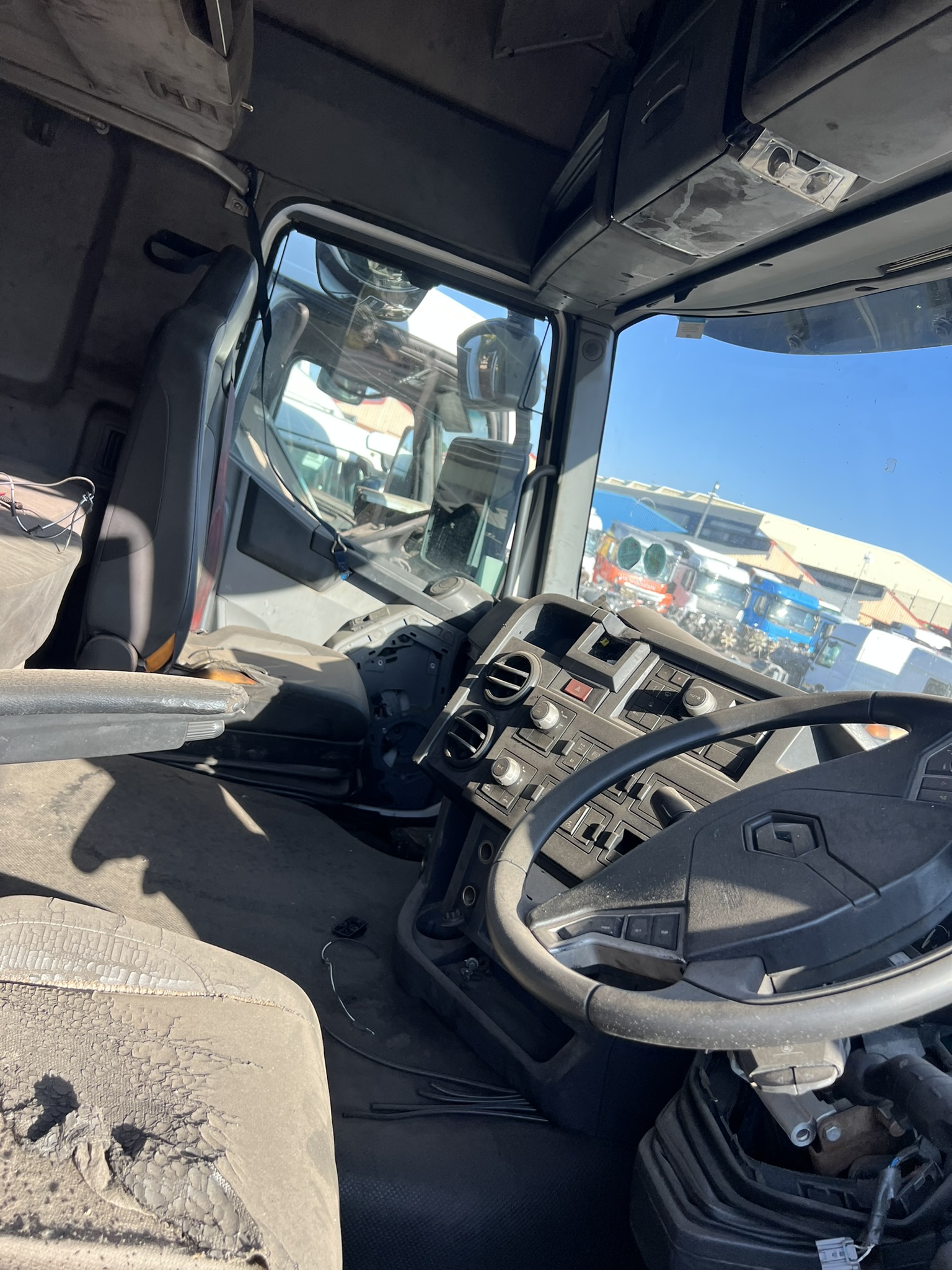 RENAULT NEW SHAPE CAB 3