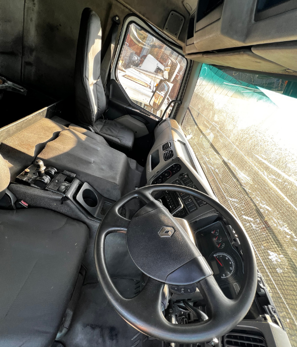 RENAULT TRUCK CAB 3