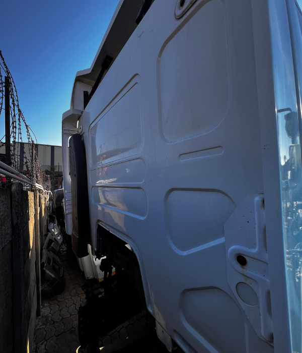 RENAULT TRUCK CAB 4