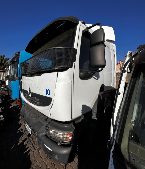 RENAULT TRUCK CAB 2