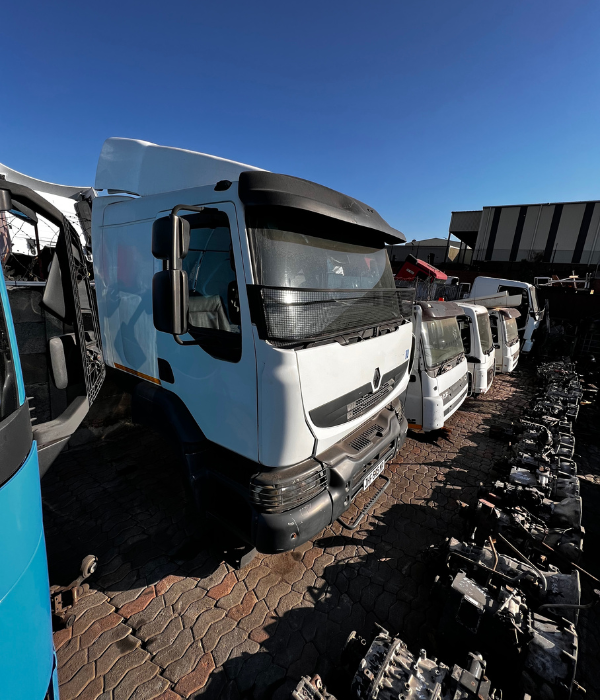 RENAULT TRUCK CAB